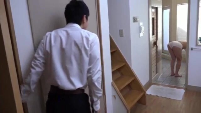 母亲和儿子在性感的心う情.