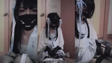 高颜值CD西西 二次元‘妹子’ 居家穿上丝袜 手丝撸性感的鸡巴，好喜欢它的 这苗条美腿 有人爱吗，射了好多精液在丝袜上！