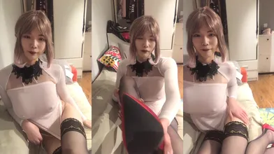 国产CD系列高颜值的伪娘潼潼给自己装了一对巨乳很是诱惑的丝足打飞机 高潮射出试试牛奶的味道