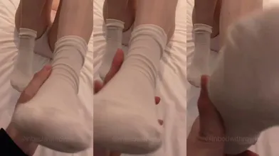 最新无水首发福利！推特淫荡情侣【和罗维在床上】主打一个劲爆性爱，各种高难度姿势，倒挂金钩下腰一字马 (61)