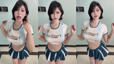 【重磅爆料】，抖音两百万粉丝网红【鹅鹅】万元定制，无数人心中的女神，超绝BBW身材极品反差婊，大尺度抖臀自慰 (10)