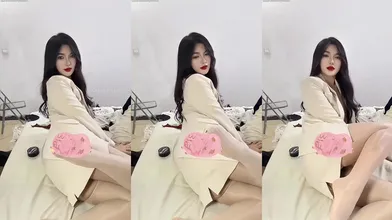 【重磅爆料】，双平台顶级中俄混血大奶美女【阿意】私人订制福利①，丝足高跟诱惑，淫语自慰弹力插逼 (8)