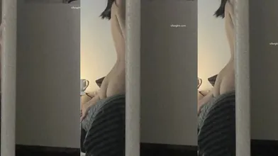 【极品反差萝莉】，顶级翘臀无毛嫩鲍，推特福利姬【三角圆】付费，日常各种制服道具自慰 (49)