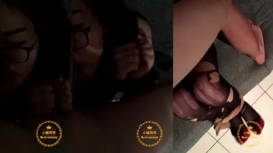 推特轻熟女少妇杀手PUA大神【小熊同学】福利私拍，美足美腿白皙性感，足交啪啪制服诱惑力十足 (261)