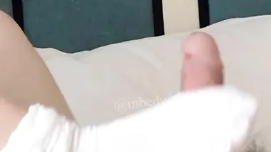 最新无水首发福利！推特淫荡情侣【和罗维在床上】主打一个劲爆性爱，各种高难度姿势，倒挂金钩下腰一字马 (82)
