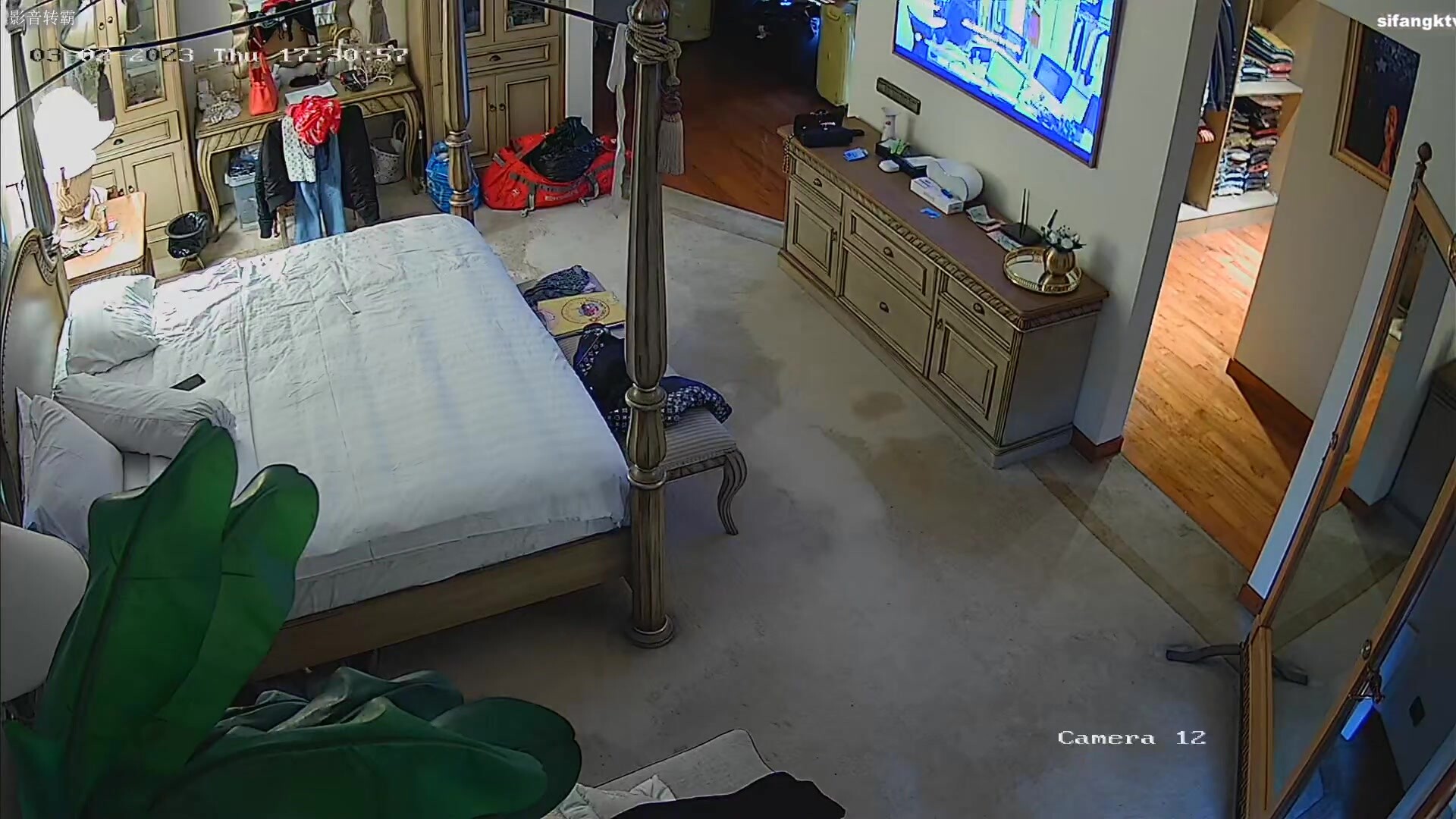 20230401000521030黑客破解家庭网络摄像头偷拍夫妻私密生活❤️大白奶子年轻少妇和老公啪啪淫叫声真大