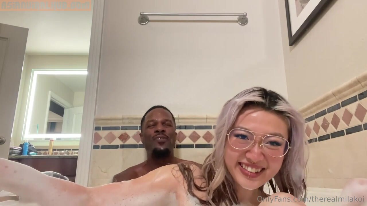 【顶级崇黑】，OF疯狂媚黑骚婊子【suupersoaker】福利③，被黑爹当摇摇车爆肏，无套中出内射(2)
