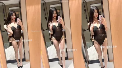 【重磅爆料】，双平台顶级中俄混血大奶美女【阿意】私人订制福利①，丝足高跟诱惑，淫语自慰弹力插逼 (2)