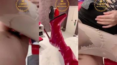 推特轻熟女少妇杀手PUA大神【小熊同学】福利私拍，美足美腿白皙性感，足交啪啪制服诱惑力十足 (155)