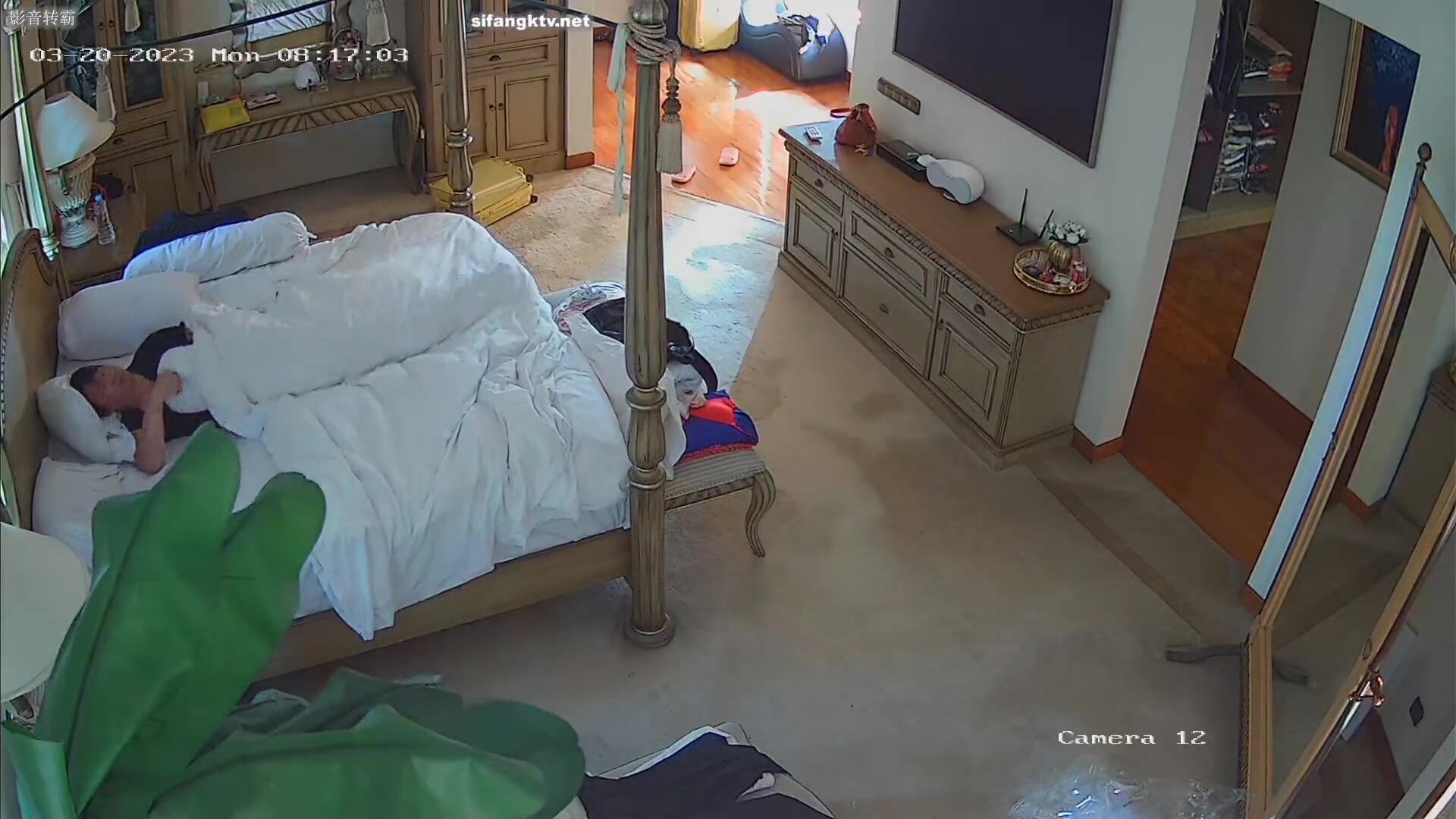20230401005950957黑客破解家庭网络摄像头偷拍夫妻私密生活❤️大白奶子年轻少妇和老公啪啪淫叫声真大