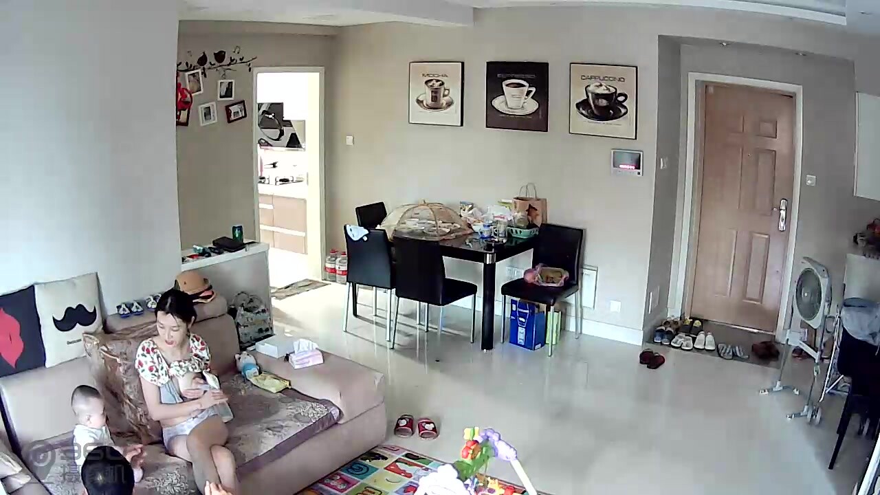 稀缺资源秘 年度精选二黑客破解家庭摄像头真实偸拍五花八门的居家隐私生活裸奔换衣打炮高清无水原档(46)