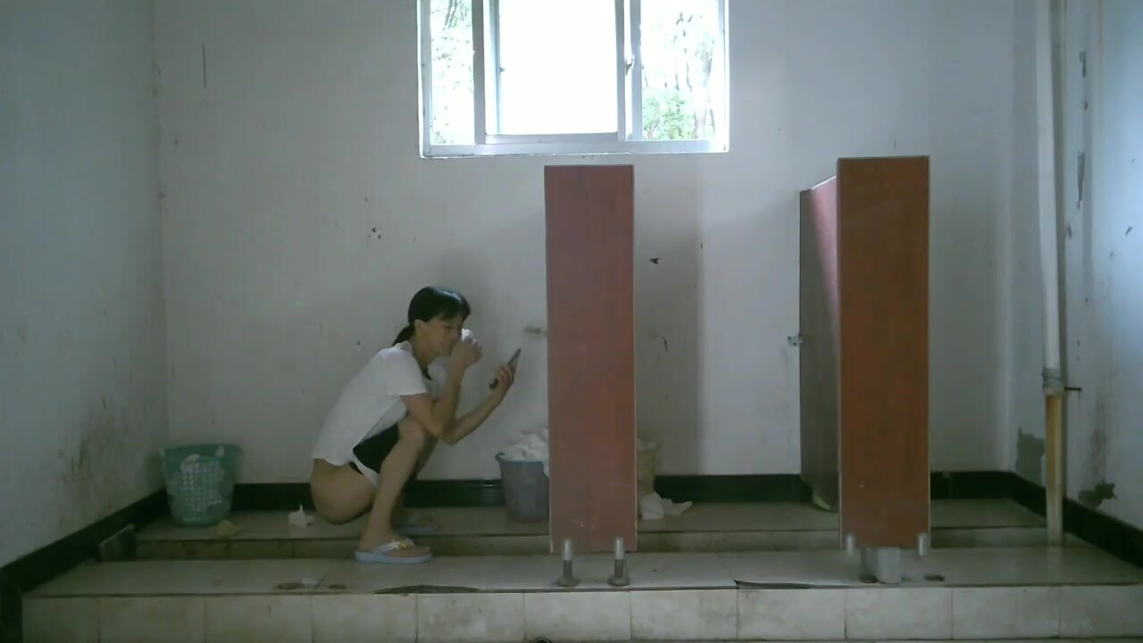 2024 (61)_佼佼者全景厕拍❤️系列苏州工业园电子厂女工宿舍女厕—升级全景 沟底双视角偷拍女工尿尿