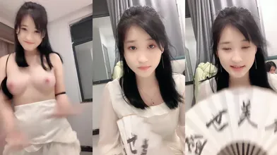 校花来了！好漂亮好甜美，清纯反差小姐姐【云妹妹】自慰！一字马！好想进入她_mp4_ (4)