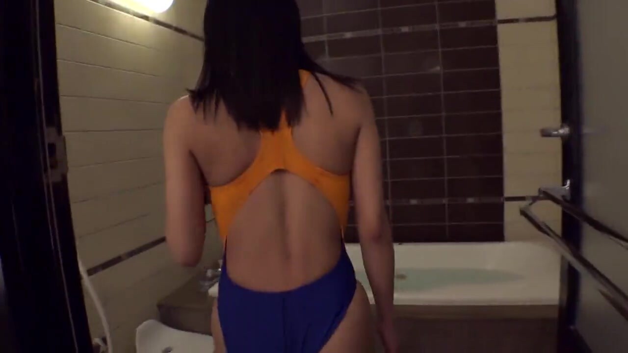 (中文字幕) [300NTK-376] 爆弾Hカップの美乳のミニマム美女レイヤーの裏バイト！？ポーズ指導で手マンされて即イキ潮吹き連発からのド淫乱モード突入で性欲爆発！！生チン挿入要求でピストン指示し