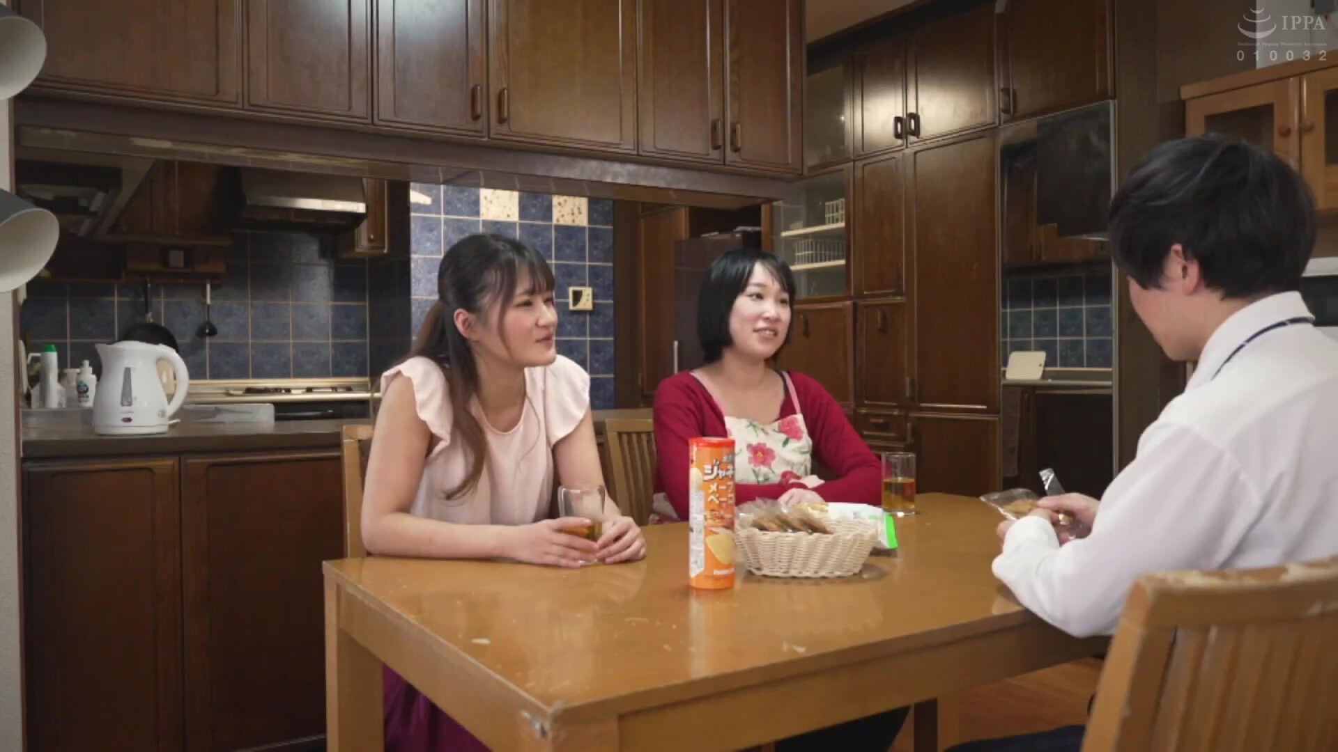 [huntb-362] ロングスカート内クンニでこっそり爆イキ！突然出来た清楚で美人な義姉は両親に隠れてボクにロングスカート内クンニを求めてくるほどの変態女！