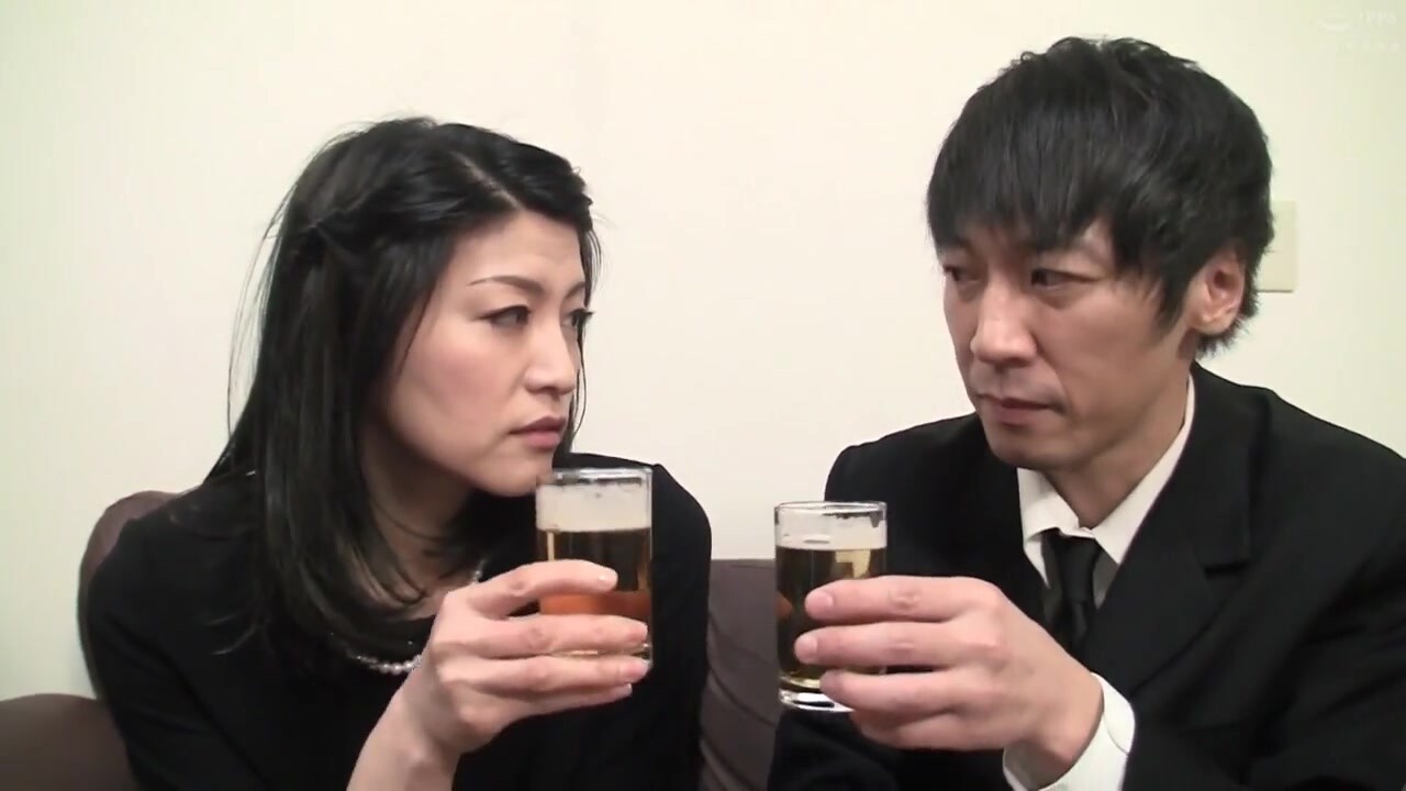 【中文字幕】VNDS-3344 未亡人の匂い立つ黒パンストに包まれた妖艶な尻
