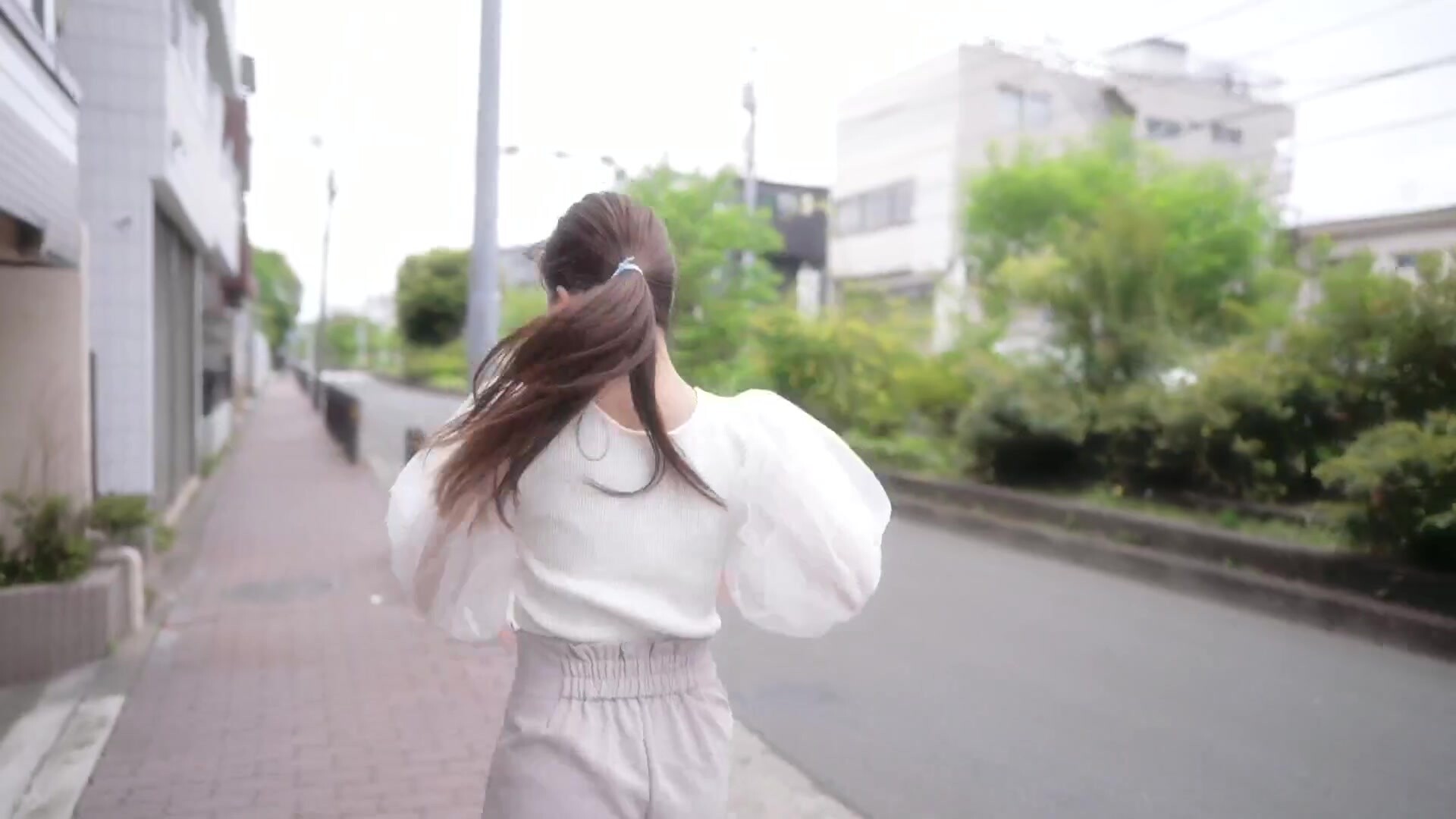 [hmn-228] 新人 ワタシ、リスクのあるHが好きやねん バレたらまずい状況のSEXがしたくて で若干Sな現役女子大生が中出しAVデビュ 茅野亜美