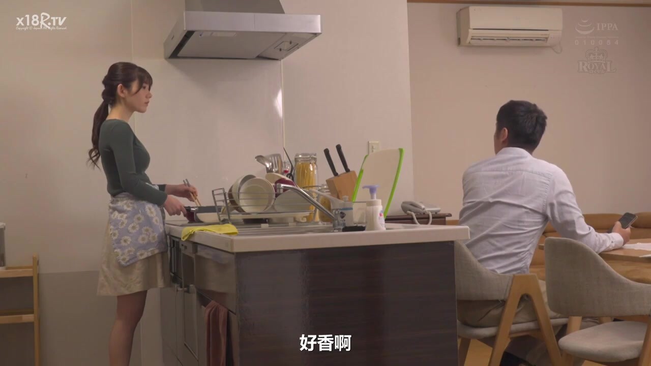 【中文字幕】兄嫁とキスだけの関系…のはずが互いに我慢できずに唾液を浓厚に络ませ、何度も何度も隠れて种付け性交を缲り返した。 五日市芽依