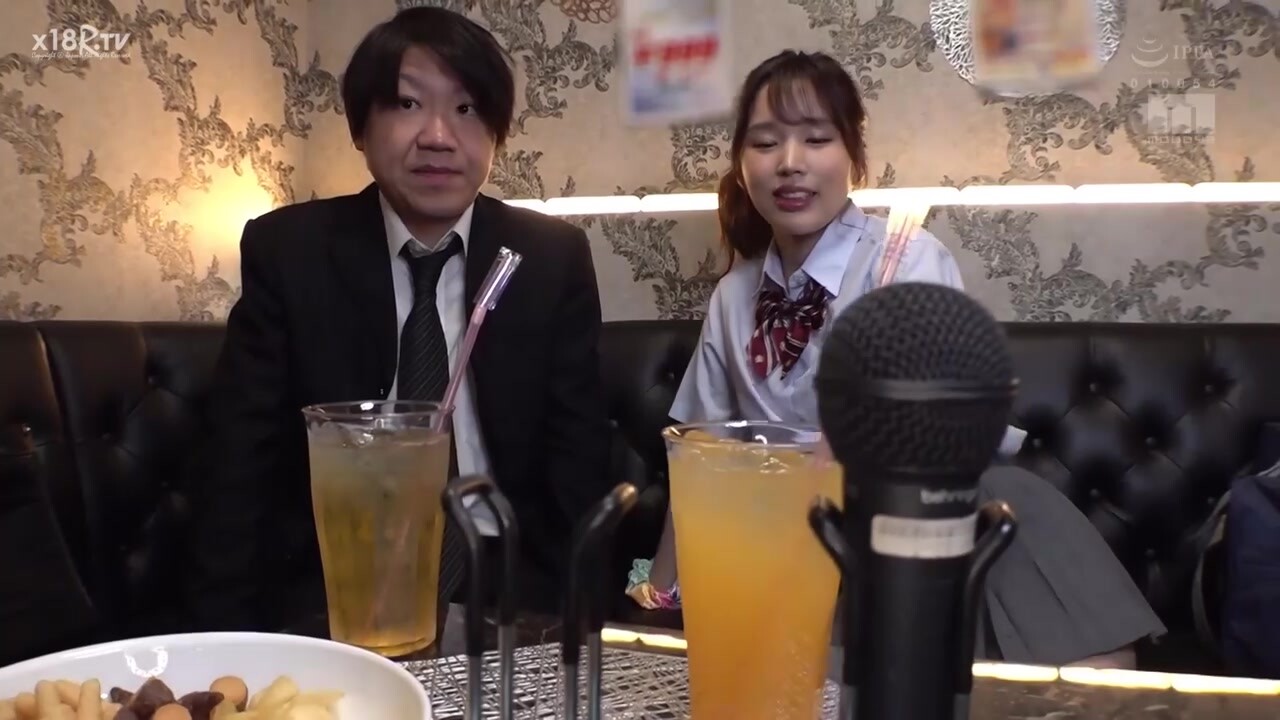 【中文字幕】単位欲しさにM字开脚くぱぁ诱惑されガニ股骑乗位で痴女ってくる 生意気なビリけつギャルに20発中出し强要マウント取られています… 新井リマ