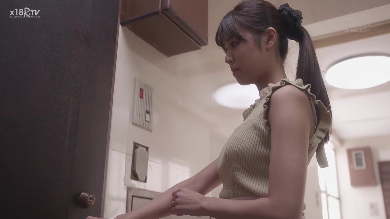 【中文字幕】老公不在时的苗条巨乳人妻，今天也被隔壁的单身中年在大白天里挥汗舔弄侵犯