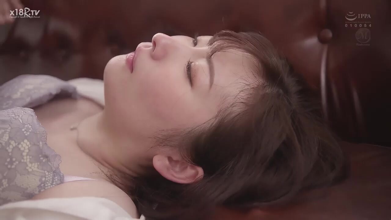 【中文字幕】人妻ＯＬ的绝对领域～袭击贞淑人妻，社长的言听计从公司内羞耻