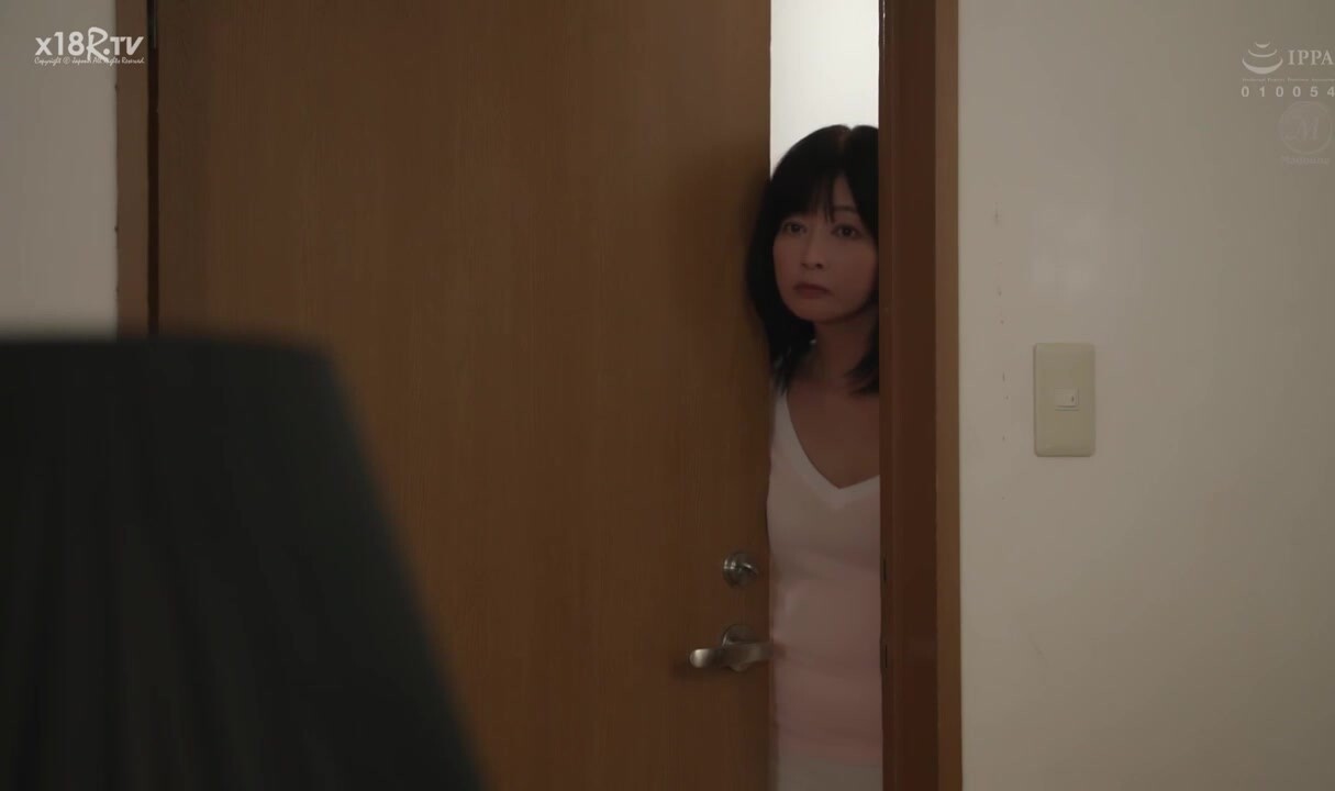 【中文字幕】下着モデルを志す义母の艶やかな肉体に诱われて…本能のままに何度も溺れてしまった1周间