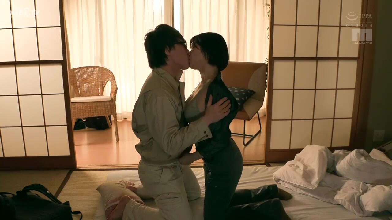【中文字幕】いつも强気で男胜りなガテン系女上司の汗ばむ无防备おっぱいとふいに见せる寂しげな素顔に発情した仆は、欲望むき出し暴走ピストン　贪るようにハメ狂い中出ししまくって… 石原希望