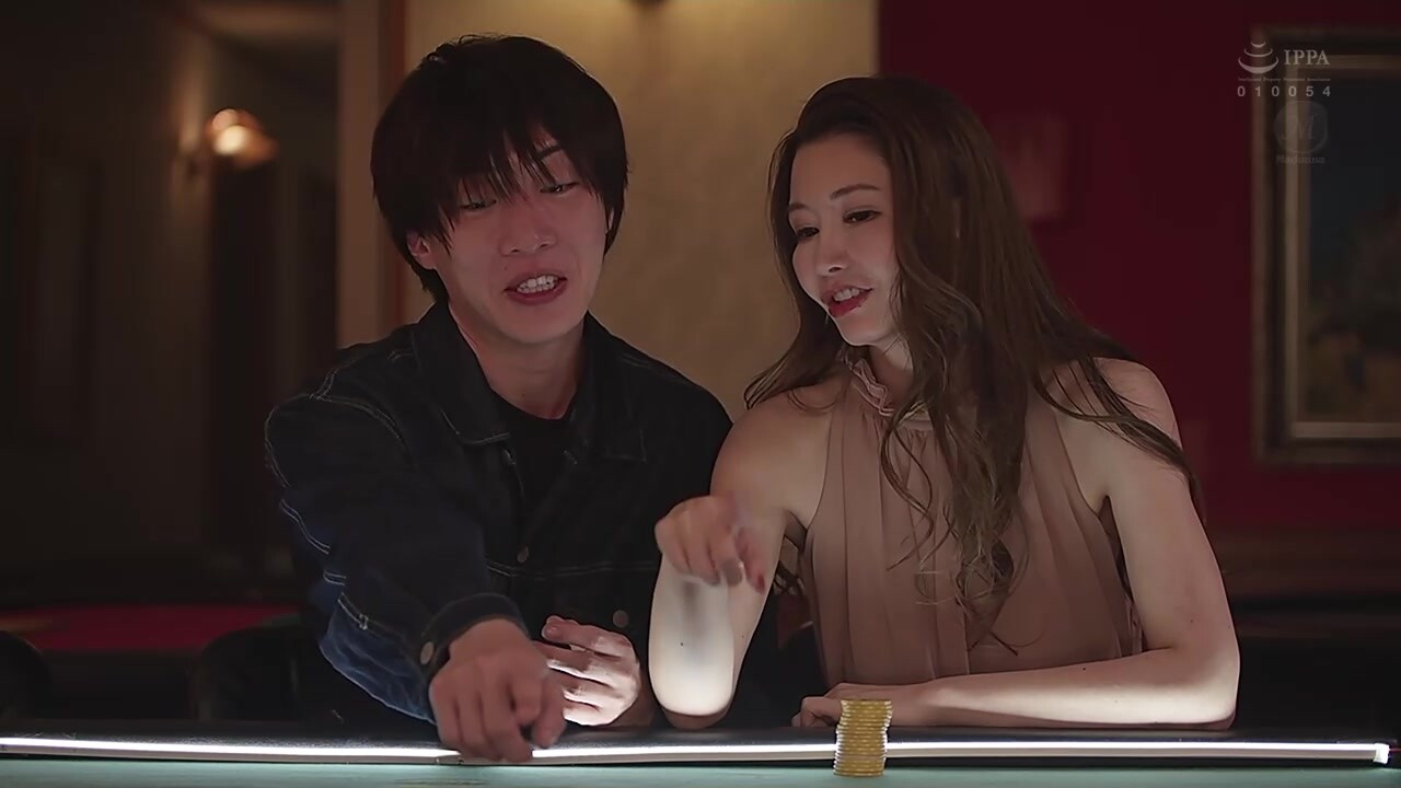 リゾートプールNTR 水面に映る人妻の美しくも汚れた本気の冲撃映像 専属イイ女×大人のビキニ、本気のNTRシリーズ诞生―。