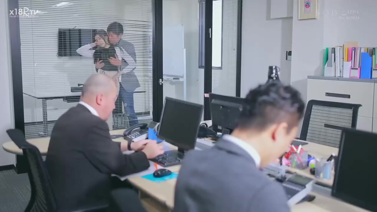 【中文字幕】俺しか知らないカノジョの変态な素顔。社内で美人と评判のKサンと秘密のオフィスラブ。高岭の花で近寄りづらいと思われてるけど、実は求められたらいつでもどこでもエロいリクエストに応えてくれるドMカノジョです。