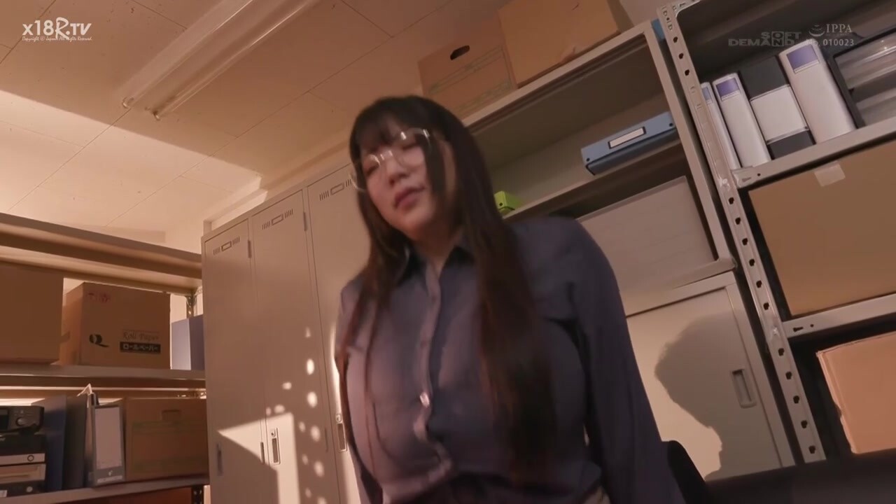 【中文字幕】度が过ぎるほど无抵抗な派遣社员の地味巨乳K子さん 反応见たさにセクハラし続けたが、尚も无反応なので今ではオレ専用の职场オナホにした。