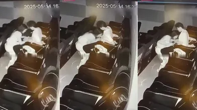 电影院监控下 情侣吃鸡被抓包 角落里埋头猛吸十分刺激 尺度炸裂到让人脸红心跳！