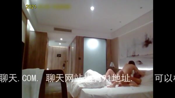 多姿势操上海小良家，身材匀称，叫声淫荡