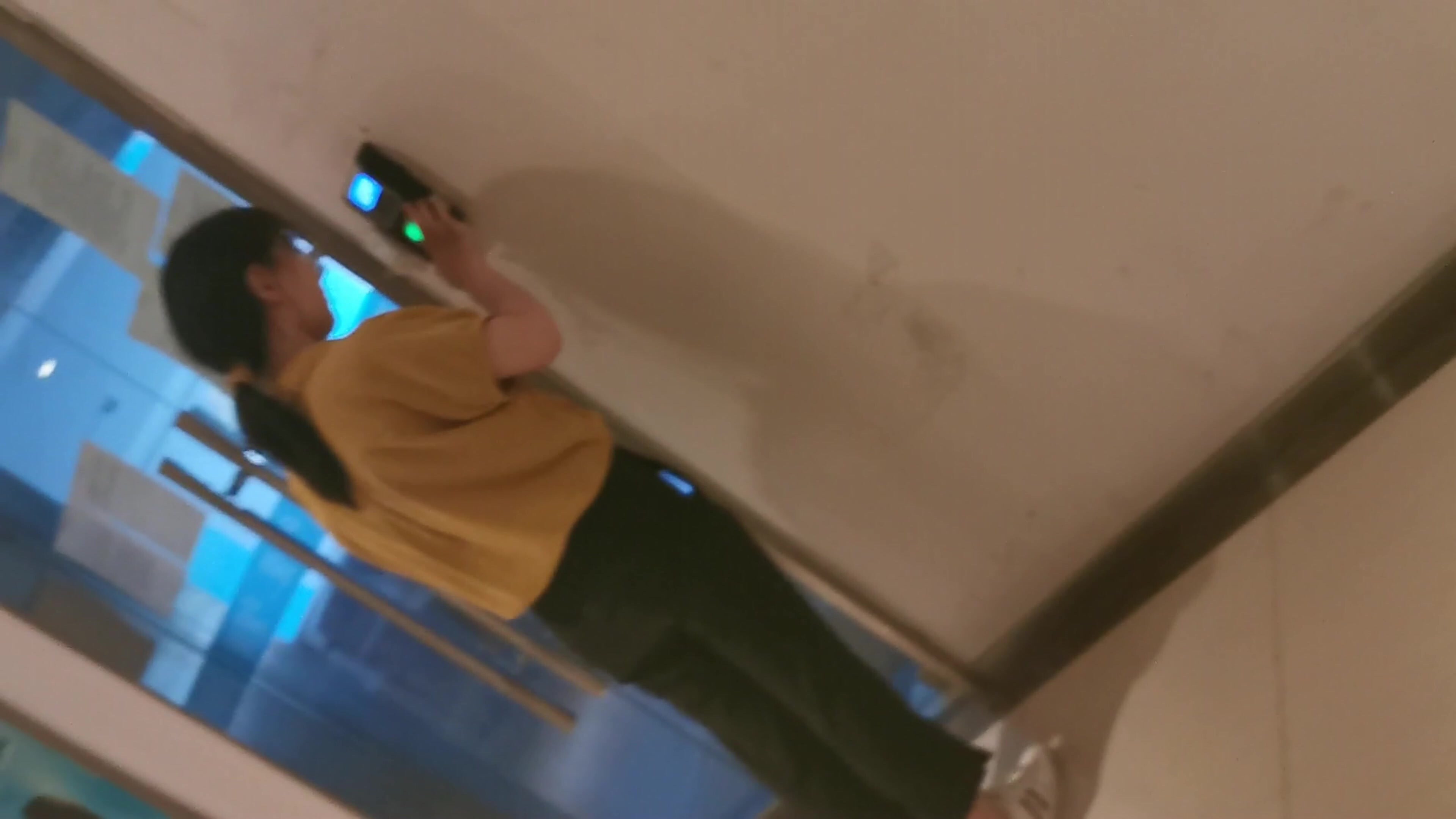 暑假打工眼镜学妹